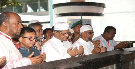 হযরত শাহজালাল (র.)-এর মাজার জিয়ারত করলেন রাষ্ট্রপতি