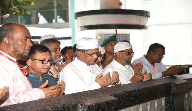 হযরত শাহজালাল (র.)-এর মাজার জিয়ারত করলেন রাষ্ট্রপতি