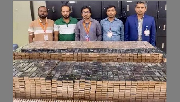 বিমানবন্দরে অভিযান, প্রায় কোটি টাকার পণ্য আটক
