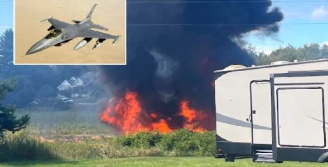 যুক্তরাষ্ট্রের আবাসিক এলাকায় মার্কিন এফ-১৬ যুদ্ধবিমান বিধ্বস্ত