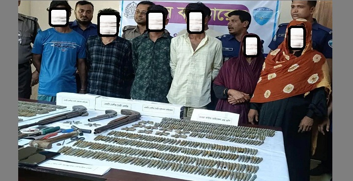 আগ্নেয়াস্ত্র ও বিপুল পরিমাণ গুলিসহ ছয়জন গ্রেপ্তার