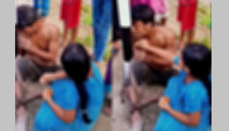চুরির অভিযোগে খুঁটিতে বাঁধা বাবা, চা-রুটি খাইয়ে দিচ্ছিল ৯ বছরের মেয়ে