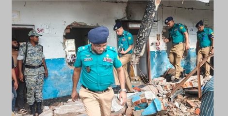 টিকাদানকেন্দ্র ভাঙচুরে ‘এমপি-পুলিশ’ জড়িত থাকলে ব্যবস্থা নিবে: ডিএমপি কমিশনার