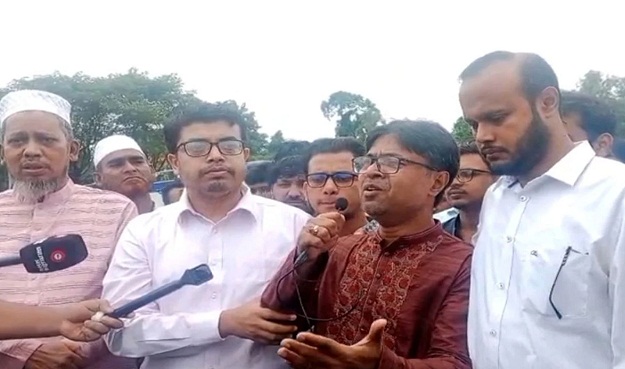 কান্নাজড়িত কণ্ঠে অপ্রতিমের জন্য ক্ষমা চাইলেন বাবা
