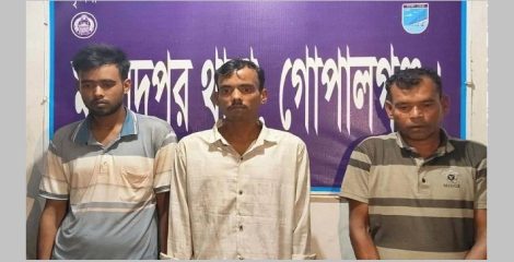 ডাকাতি মামলায় পরোয়ানাভুক্ত তিন আসামি গ্রেপ্তার