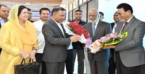 জাতিসংঘ সফর শেষে দেশে ফিরেছেন প্রধানমন্ত্রী