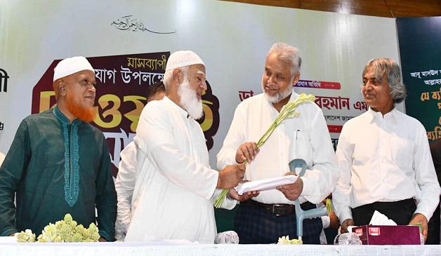 জামায়াতে যোগ দেওয়া ৬৫০ জনের মধ্যে সাবেক বিচারপতি, সেনা কর্মকর্তা, আইনজীবী, কওমি আলেম, ফুটবলার