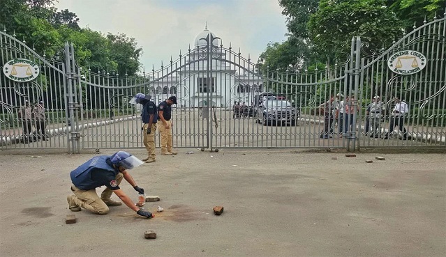 সুপ্রিম কোর্টের সামনে ককটেল বিস্ফোরণ