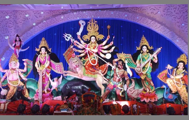 বিজয়া দশমীতে মণ্ডপে মণ্ডপে বিদায়ের সুর