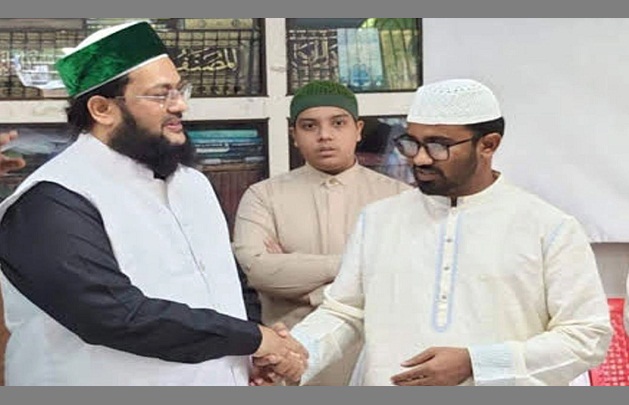 আব্বাসী হুজুরের কাছে প্রধানমন্ত্রী ও স্বরাষ্ট্রমন্ত্রীর জন্য দোয়া চেয়েছেন রাশেদ খান