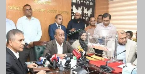 ‘কোনো সাব-রেজিস্ট্রার দুর্নীতিতে জড়ালে তাকে ঢাকায় রাখা হবে না’