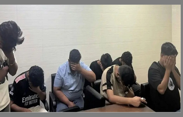 অভিজাত হোটেল আমারি ও দুই বারে অভিযান