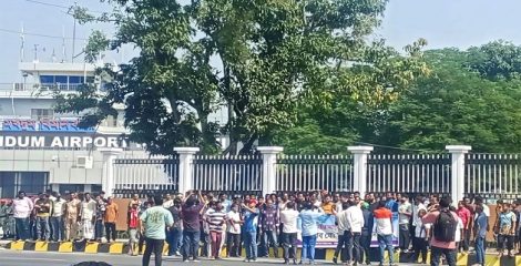 প্রধানমন্ত্রীকে দেখার অপেক্ষায় হাজারো মানুষ, উৎসবমুখর রাজশাহী-নওগাঁ মহাসড়ক