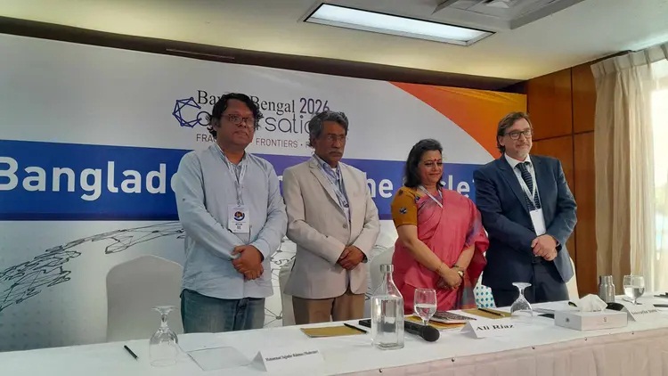 আমলাতন্ত্র সংস্কারবিরোধী, আমলারা রাজনৈতিক প্রভুদের অধী‌নে চল‌তে চায় : আলী রীয়াজ