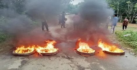সাজেক-দীঘিনালা সড়কে অবরোধ, আটকা পড়েছেন পর্যটকেরা