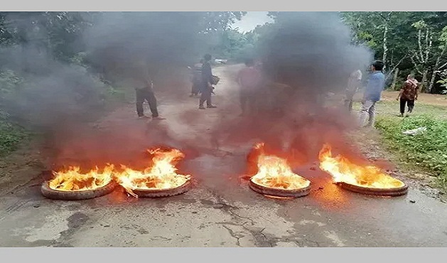 সাজেক-দীঘিনালা সড়কে অবরোধ, আটকা পড়েছেন পর্যটকেরা