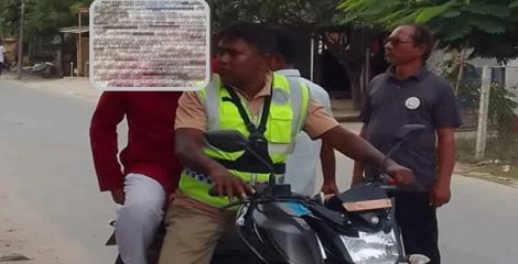 প্রধানমন্ত্রীর নির্দেশে বাসায় পৌঁছে দেওয়া হলো কুষ্টিয়ার সেই শিক্ষককে