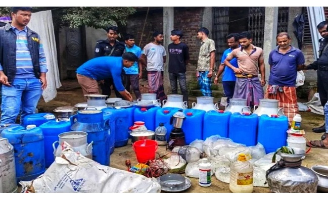 সয়াবিন তেল-গ্লুকোজ-স্যাকারিন-ইউরিয়া সার-ডিটারজেন্টে তৈরি হচ্ছে দুধ!