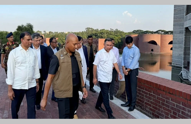 সংসদ প্রাঙ্গণ পরিদর্শন করলেন প্রধানমন্ত্রী, পরিষ্কার-পরিচ্ছন্ন রাখাসহ দিলেন নানা নির্দেশনা