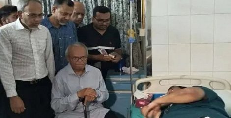 অসুস্থ স্থানীয় সরকার মন্ত্রী ও ভূমি মন্ত্রী দেখতে হাসপাতালে গেলেন রিজভী