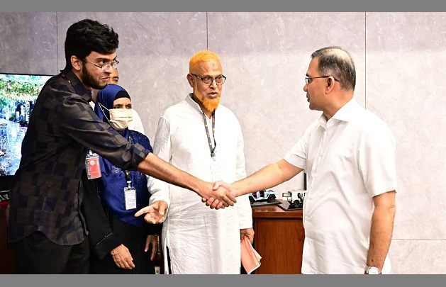 প্রধানমন্ত্রীর কাছে আবরার ফাহাদের নামে কুষ্টিয়ায় গড়াই নদীর ওপর সেতু নির্মাণের দাবি পরিবারের