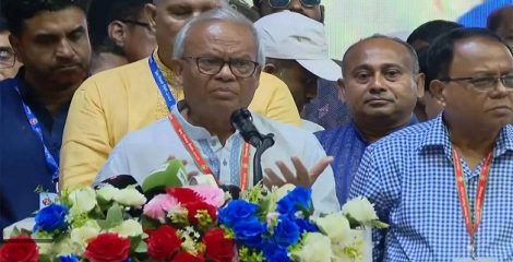 স্বামী-স্ত্রীকে দূরে বদলি আমলাতান্ত্রিক খামখেয়ালিপনা: রিজভী