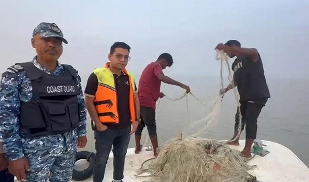অভিযান চালিয়ে ৩০ কেজি ইলিশ জব্দ