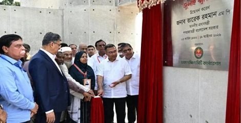 ওসমানী উদ্যানে ‘জুলাই স্মৃতিস্তম্ভ’ উদ্বোধন করলেন প্রধানমন্ত্রী