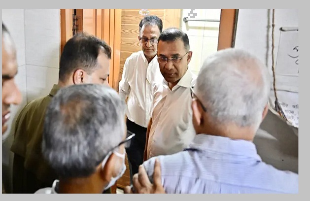 শিশু হাসপাতালের কক্ষে ধূমপান, চিকিৎসককে বরখাস্তের নির্দেশ প্রধানমন্ত্রীর